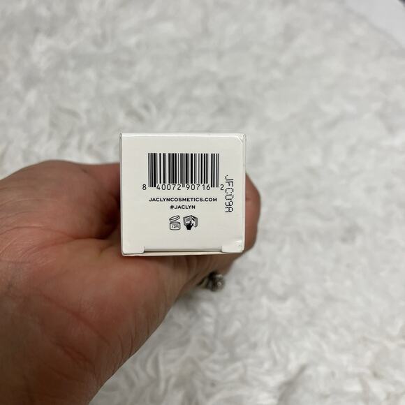 Jaclyn Cosmetics Skin Perfecting Blurring Tint Deep Rich sheer coverage - Picture 5 of 6